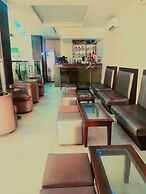 Oakspring Hotel & Luxury Suites