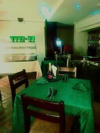 Oakspring Hotel & Luxury Suites
