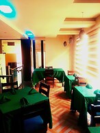 Oakspring Hotel & Luxury Suites