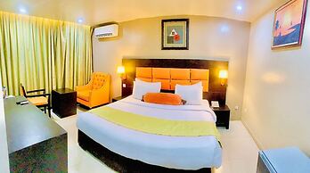 Oakspring Hotel & Luxury Suites