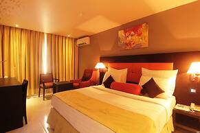Oakspring Hotel & Luxury Suites
