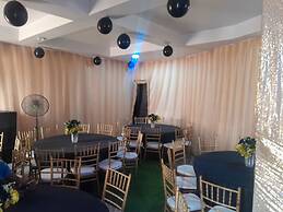 Oakspring Hotel & Luxury Suites