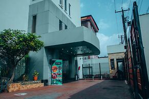 Oakspring Hotel & Luxury Suites