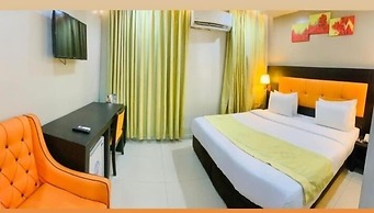 Oakspring Hotel & Luxury Suites