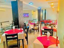 Oakspring Hotel & Luxury Suites