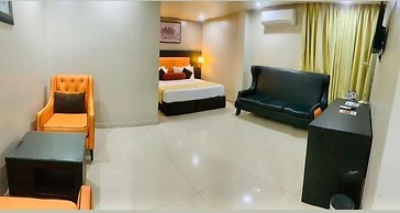 Oakspring Hotel & Luxury Suites