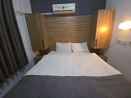 Royal Ezel Hotel