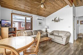 Cozy Cottage by the Lakeshore 4