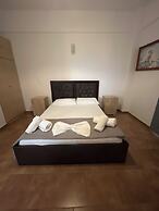 Leon Lux Apartments