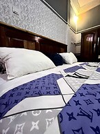 De Capital Hotels & Restaurants