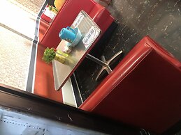 De Capital Hotels & Restaurants