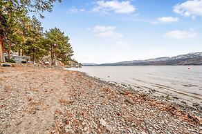 Lakeside Serenity Retreat 10