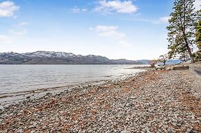 Lakeside Serenity Retreat 10