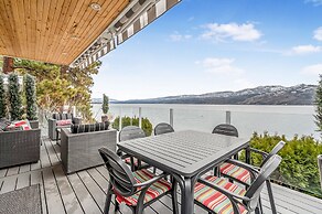 Lakeside Serenity Retreat 10