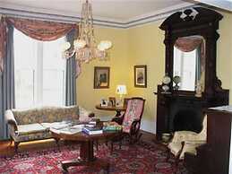 Hillsdale House Inn