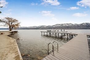 Lakeside Condo w Large Outdoor Space