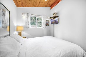 Beautiful Cozy Cabin on Lake Okanagan