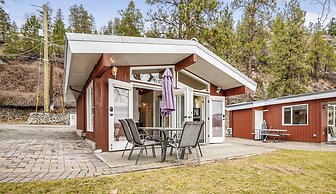 Beautiful Cozy Cabin on Lake Okanagan