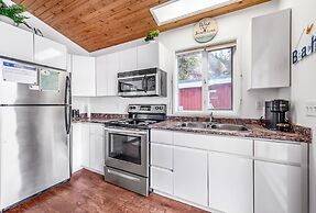 Beautiful Cozy Cabin on Lake Okanagan