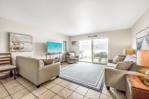 Spacious Lakefront Condo w Amazing View