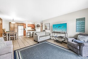 Spacious Lakefront Condo w Amazing View