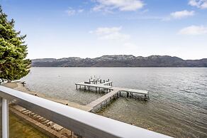 Spacious Lakefront Condo w Amazing View