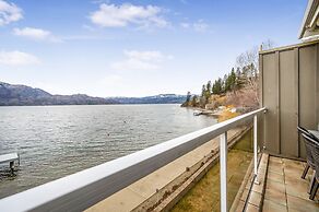 Spacious Lakefront Condo w Amazing View