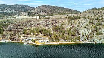 Spacious Lakefront Condo w Amazing View