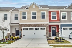 Millville Townhome w/ Pool Access & Beach Shuttle!