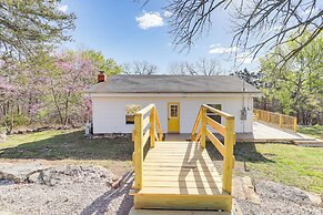 Arkansas Cabin w/ Deck < 1 Mi to Norfork Lake