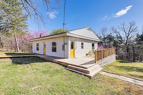 Arkansas Cabin w/ Deck < 1 Mi to Norfork Lake