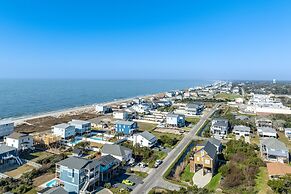 Oak Island Home w/ Covered Patio: Steps to Beach!