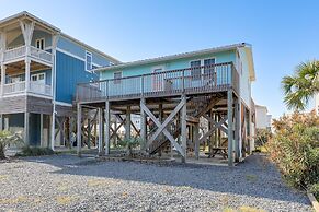 Oak Island Home w/ Covered Patio: Steps to Beach!