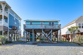 Oak Island Home w/ Covered Patio: Steps to Beach!