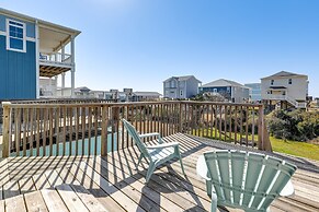 Oak Island Home w/ Covered Patio: Steps to Beach!