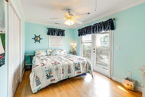 Oak Island Home w/ Covered Patio: Steps to Beach!