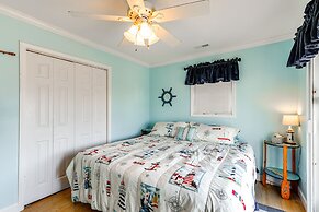Oak Island Home w/ Covered Patio: Steps to Beach!