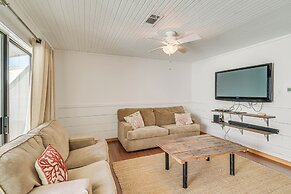 Gulf Shores Condo w/ Pool Access: Walk to Beach!