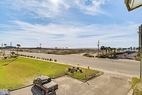 Gulf Shores Condo w/ Pool Access: Walk to Beach!