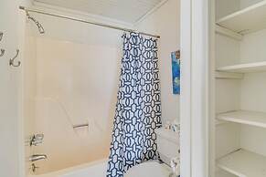 Gulf Shores Condo w/ Pool Access: Walk to Beach!