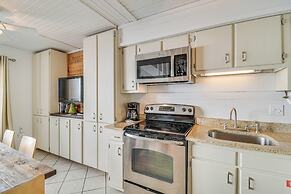 Gulf Shores Condo w/ Pool Access: Walk to Beach!