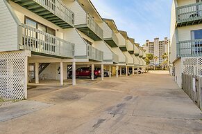 Gulf Shores Condo w/ Pool Access: Walk to Beach!