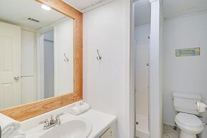 Gulf Shores Condo w/ Pool Access: Walk to Beach!