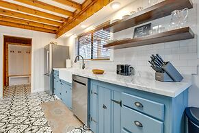 Henderson Cabin w/ Deck & Scenic Lake Views!