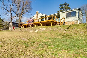 Henderson Cabin w/ Deck & Scenic Lake Views!