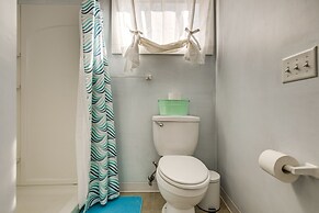 Sunset Bay Cottage w/ Fire Pit: Walk to Beach!