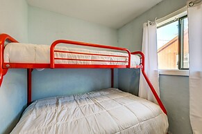 Sunset Bay Cottage w/ Fire Pit: Walk to Beach!