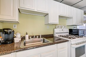 Sunset Bay Cottage w/ Fire Pit: Walk to Beach!