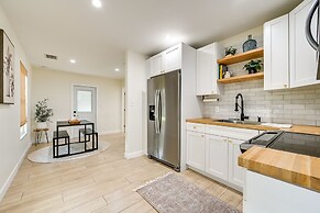 Modern Naples Duplex Home ~ 7 Mi to Beach!