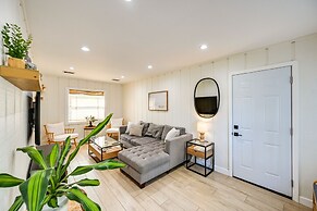 Modern Naples Duplex Home ~ 7 Mi to Beach!